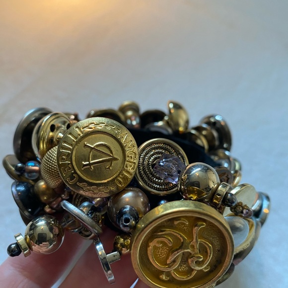 Button Bracelet - Picture 4 of 10
